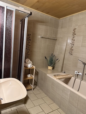 Comfort dubbelrum - privat badrum (2 Personen) | Badrum