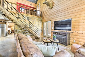 TV, fireplace, table football, books - 2 Home Retreat on 29 Acres: ‘Sunset Ranch’ (Sunset)