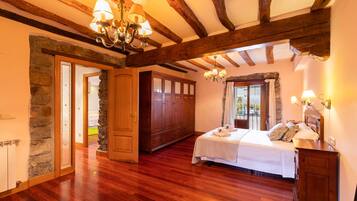 3 dormitorios, escritorio, tabla de planchar con plancha y wifi