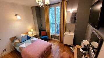 Single Room Number 7 | Individually decorated, individually furnished, desk, laptop workspace