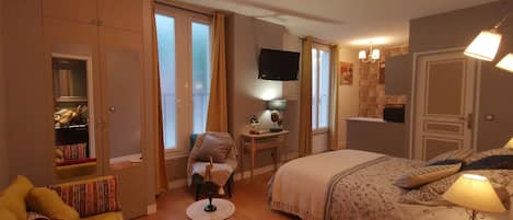 1 chambre, décoration personnalisée, ameublement personnalisé, bureau