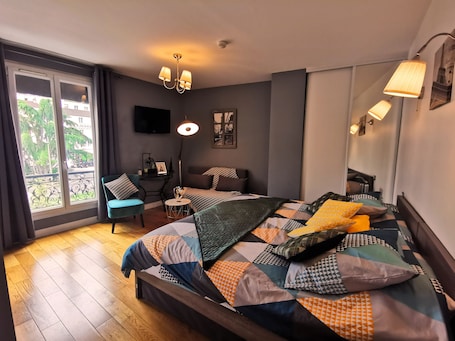 Appartamento Deluxe | Con stile personalizzato, con arredamento individuale, una scrivania. Hôtel oh sèvres autrement