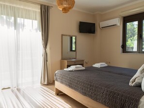 4 sovrum, värdeförvaringsskåp på rummet och strykjärn/strykbräda