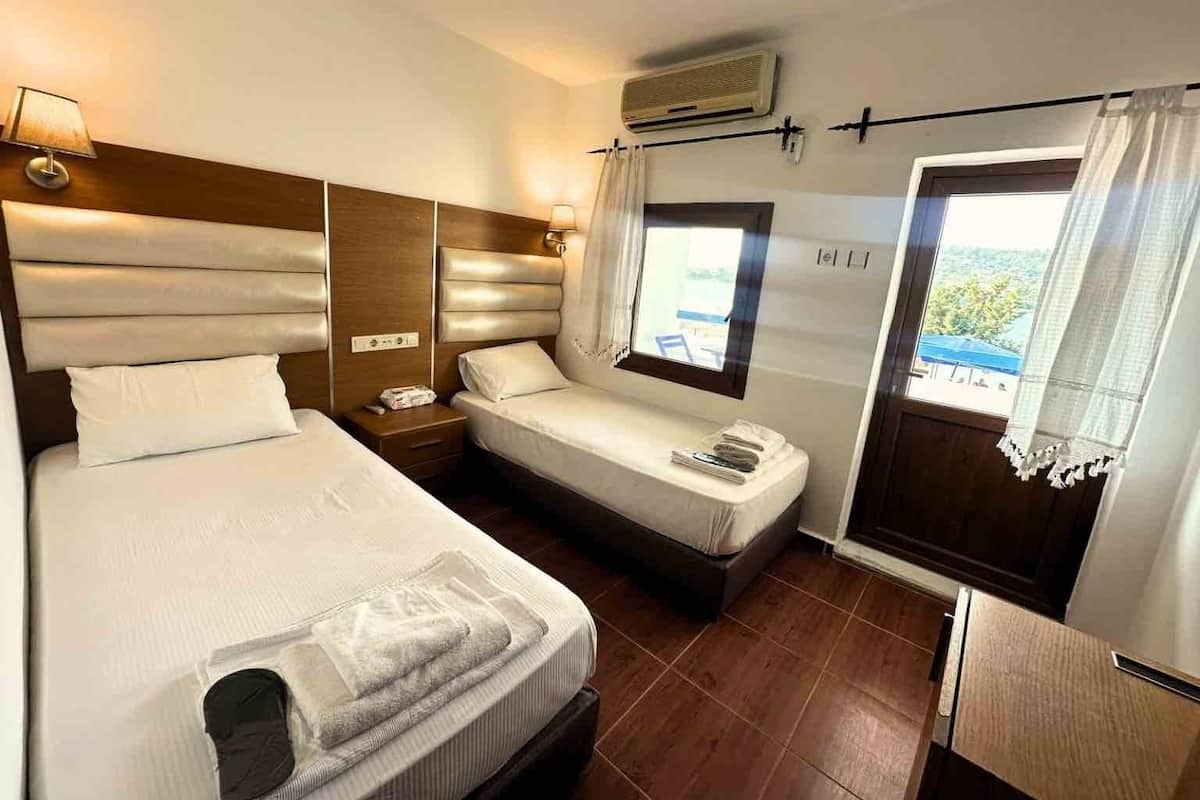 Deluxe Twin Room | Premium bedding, desk, free WiFi
