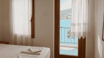 Chambre Standard, balcon, vue sur la mer | Literie de qualité, bureau, accès au Wi-Fi (inclus)