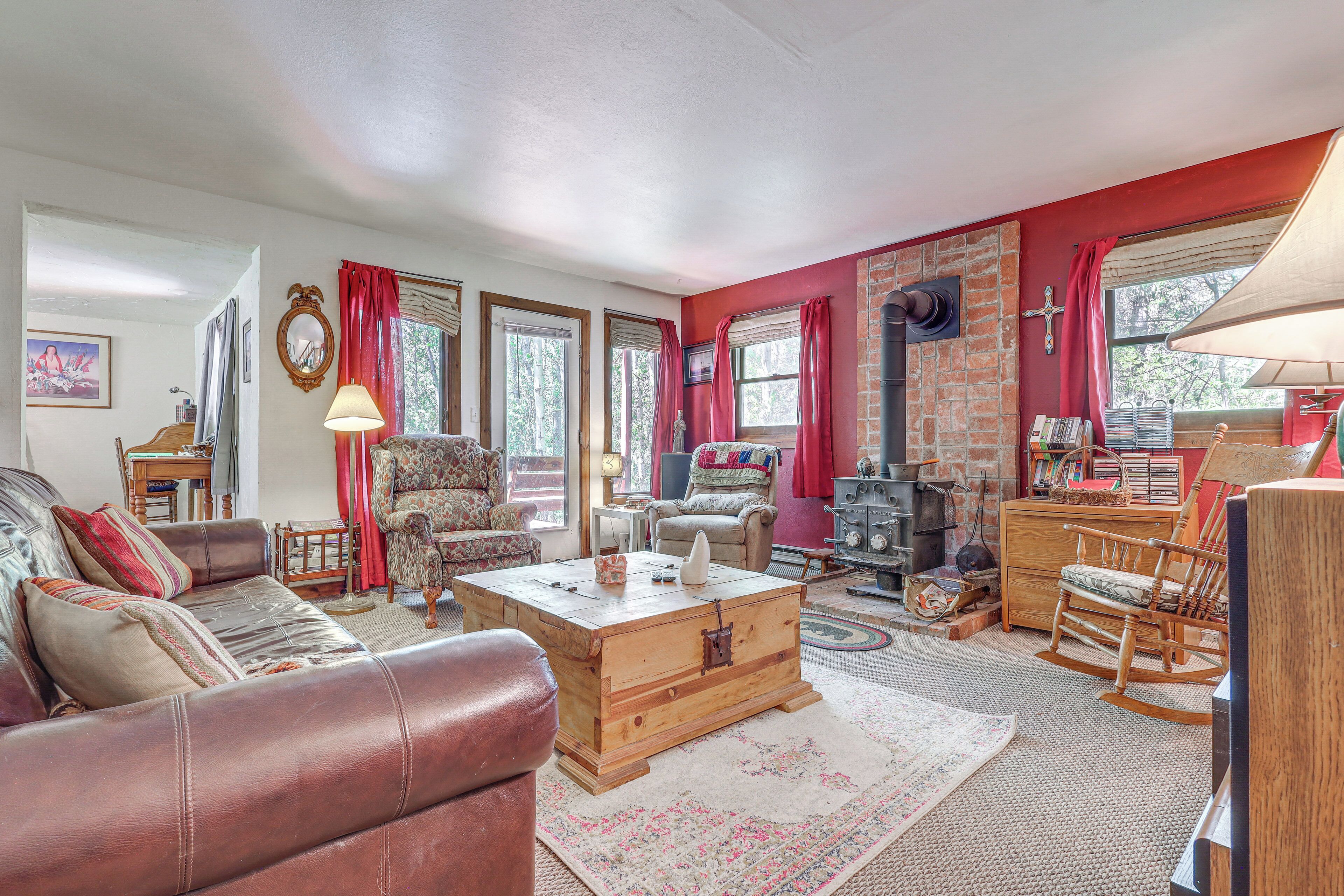 TV, fireplace, DVD player, books