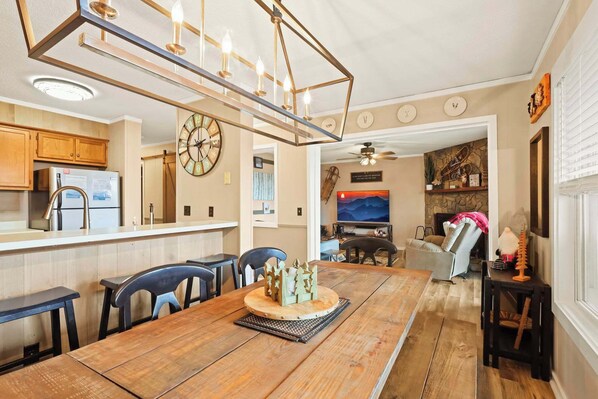 Dining - Ski Den Condo with Indoor Pool (Beech Mountain)