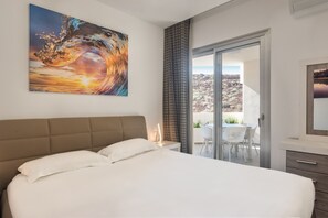 2 bedrooms, in-room safe, iron/ironing board, free WiFi