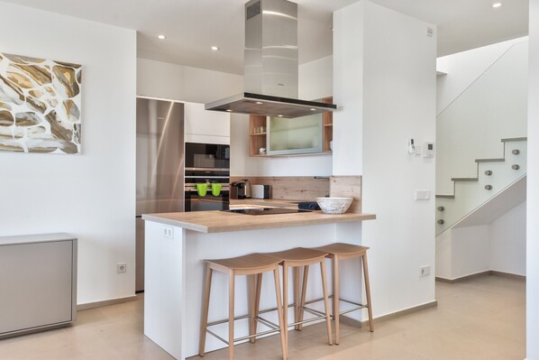Fridge, microwave, oven, dishwasher