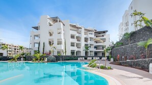 A heated pool - Colinas - Tinerfe 3.4 DELUXE SEA VIEW & JACUZZI 3B (Arona)