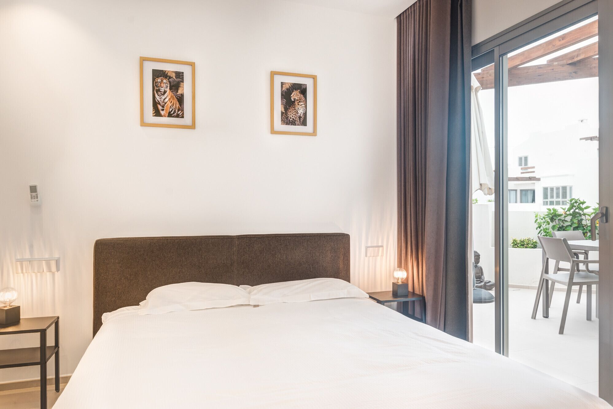 Grande chambre avec lit queen size