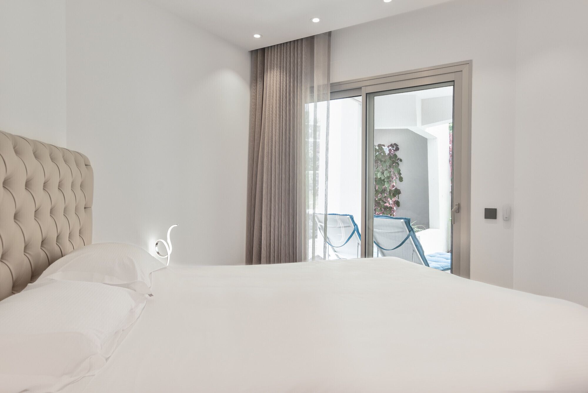 Grande chambre avec lit queen size