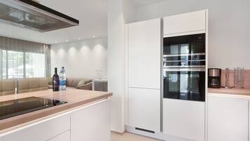 Réfrigérateur, micro-ondes, four, lave-vaisselle