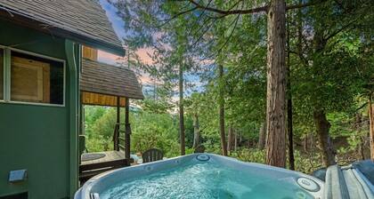 Rocky Raccoon: Cabin with Scenic Views and Hot Tub Ideal for a Relaxin
