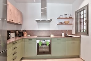 Fridge, microwave, oven, dishwasher