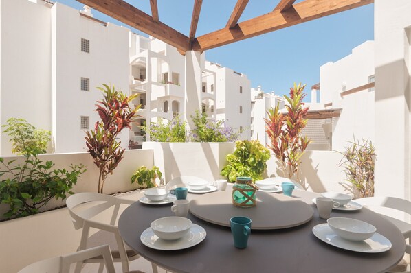 Outdoor dining