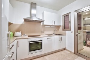 Réfrigérateur, micro-ondes, four, lave-vaisselle