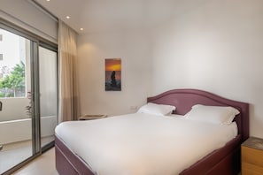 1 bedroom, in-room safe, iron/ironing board, free WiFi