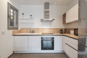 ثلاجة، ميكروويف، فرن، غسالة أطباق