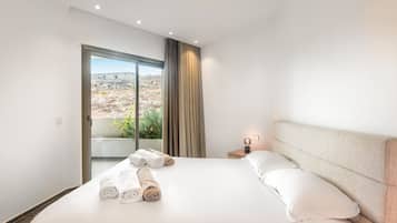 1 bedroom, in-room safe, iron/ironing board, free WiFi