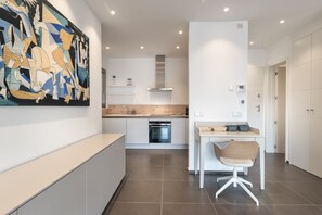 Kühlschrank, Mikrowelle, Ofen, Geschirrspüler