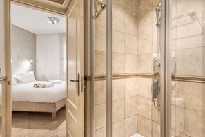 Bathtub, hair dryer, towels