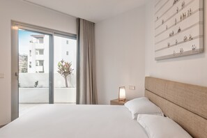 2 bedrooms, in-room safe, iron/ironing board, free WiFi