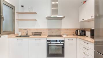 Réfrigérateur, micro-ondes, four, lave-vaisselle