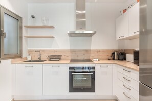 Refrigerador, microondas, horno y lavavajillas