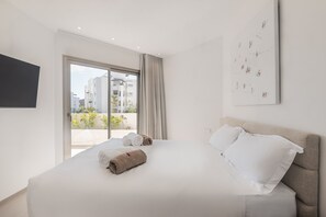 2 bedrooms, in-room safe, iron/ironing board, free WiFi