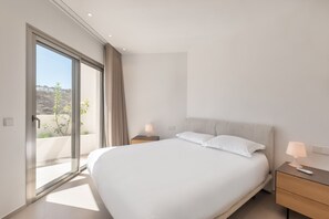 2 bedrooms, in-room safe, iron/ironing board, free WiFi