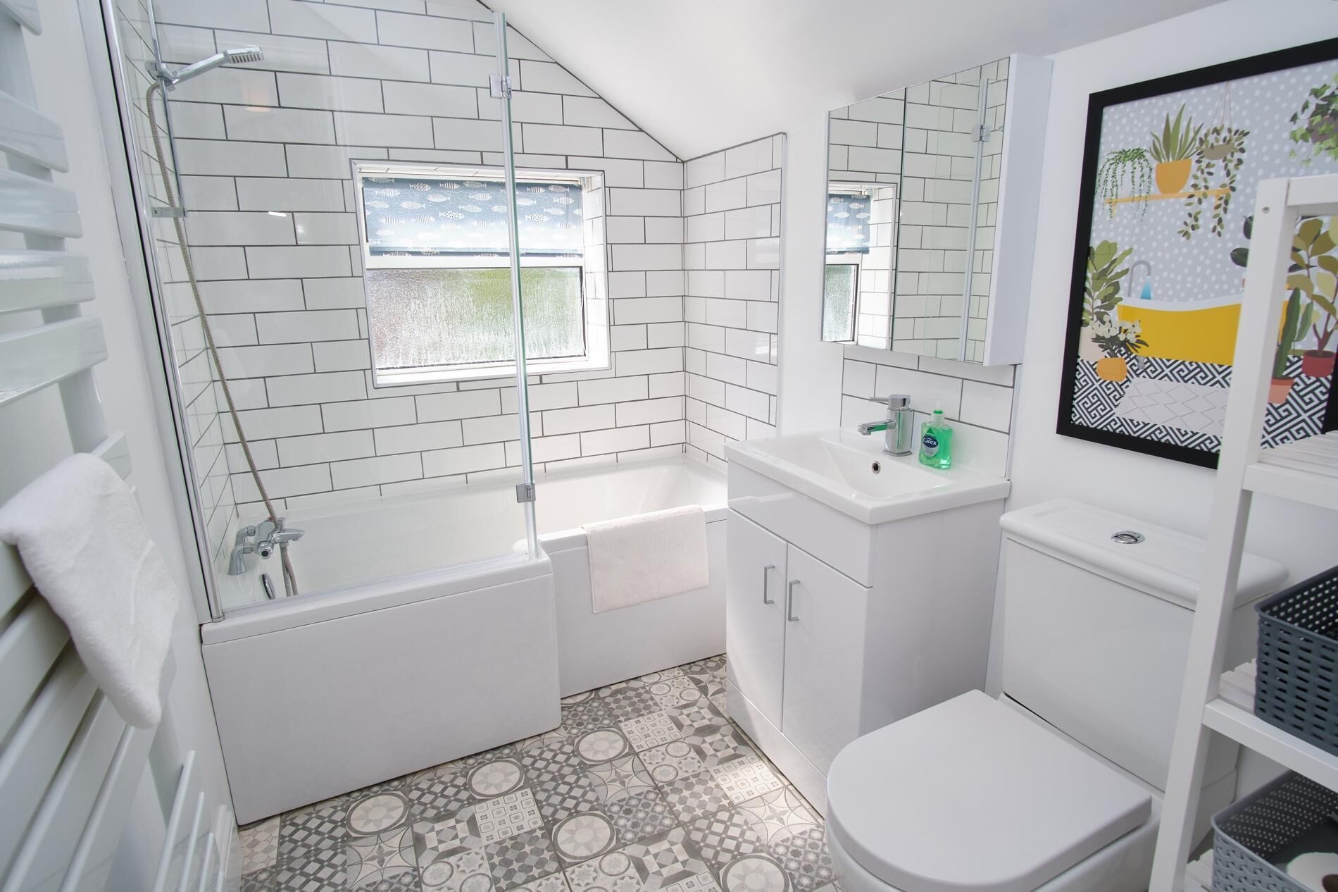 House (2 Bedrooms) | Bathroom | Bathtub, towels