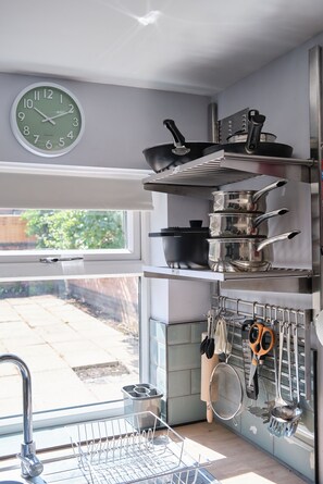 House (2 Bedrooms) | Private kitchen | Microwave, oven, electric kettle, toaster - NEW 2BD Victorian Terraced House Loughborough (Loughborough)