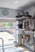 独立别墅 (2 Bedrooms) | 私人厨房 | 微波炉、烤箱、电热水壶、烤面包机