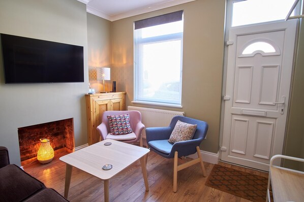 House (2 Bedrooms) | Living room - NEW 2BD Victorian Terraced House Loughborough (Loughborough)