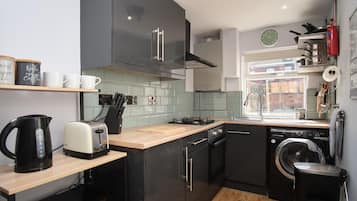 Rumah (2 Bedrooms) | Dapur pribadi | Microwave, oven, ketel listrik, dan pemanggang roti