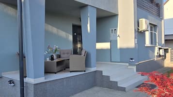 House (Four Bedroom Holiday Home with Pool) | Exterior