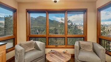 House, 4 Bedrooms | Interior