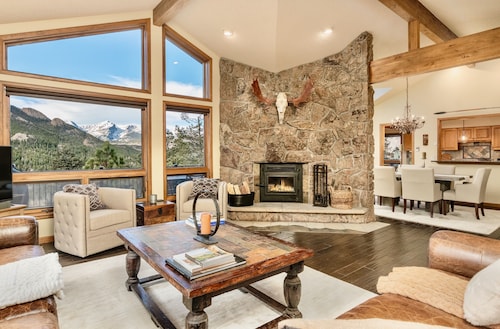 Alpenglow Vacation Home At Windcliff 4 Bedroom Home by RedAwning