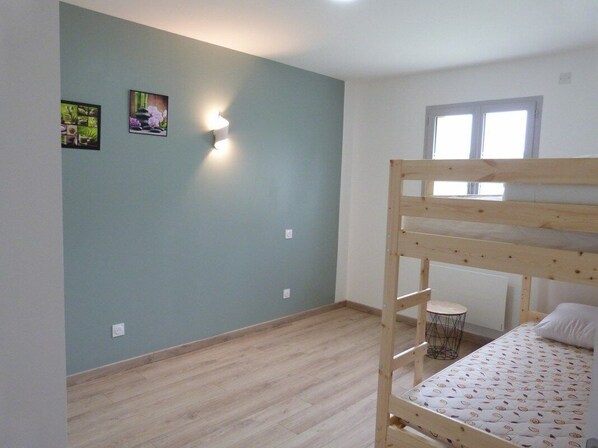 2 bedrooms, desk, free WiFi