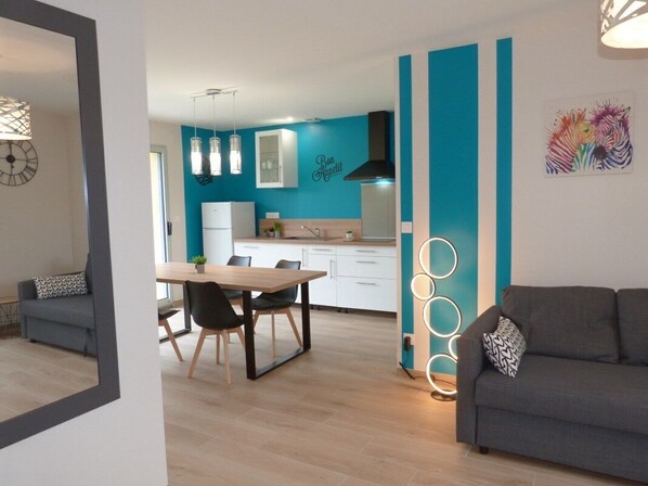 Living area - Cosy new house near lake, beach and village, TV, WIFI, parking. (saint pardoux)