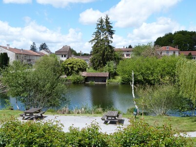 Cosy new house near lake, beach and village, TV, WIFI, parking.