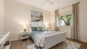 4 bedrooms, iron/ironing board, WiFi, bed sheets - The Parkers - in the Heart of Bright (Bright)