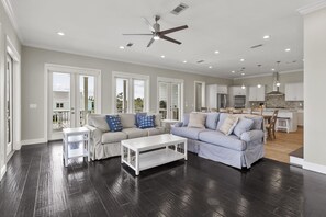 Smart TV, DVD player, stereo - Upscale Vacation Home Within Walking Distance To Johnson Beach In Perdido Key (Pensacola)