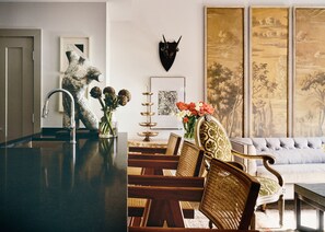 Apartament de luxe | Cuina privada | Frigorífic gran, microones, forn i placa de cuina 