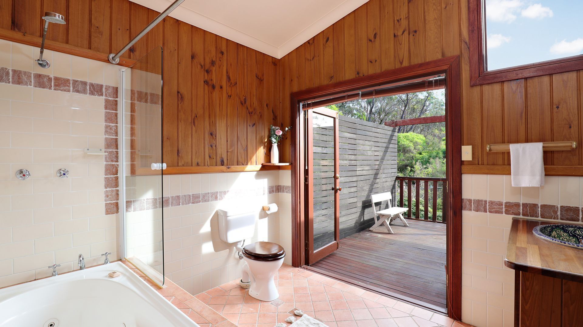 Shower, jetted bath, hair dryer, towels