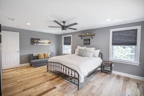 4 camere, una scrivania, ferro/asse da stiro, Wi-Fi gratuito