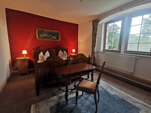Interior - Quiet vacation apartment in a manor house, 5 minutes from the park (Niederorschel)