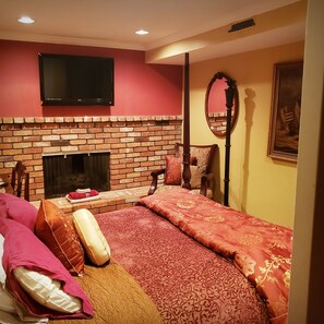 2 bedrooms, desk, iron/ironing board, travel crib