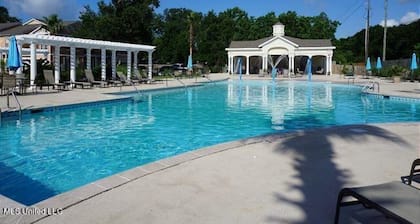 Vacation Paradise near beach sleeps 6+